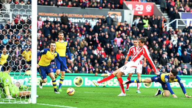 peter-crouch-arsenal-goal